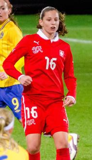 法比耶娜·胡姆